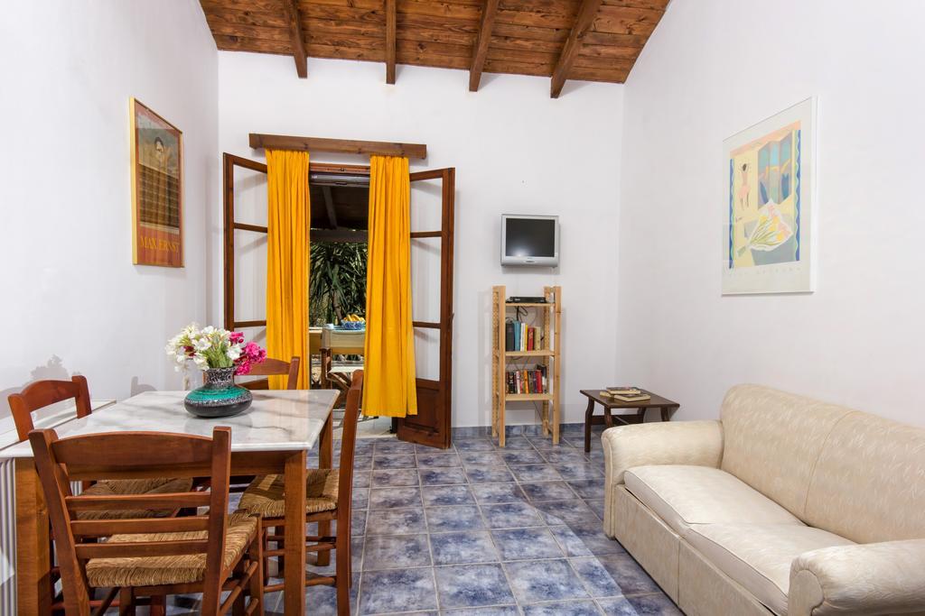 Liuba Houses Vasilikí 部屋 写真